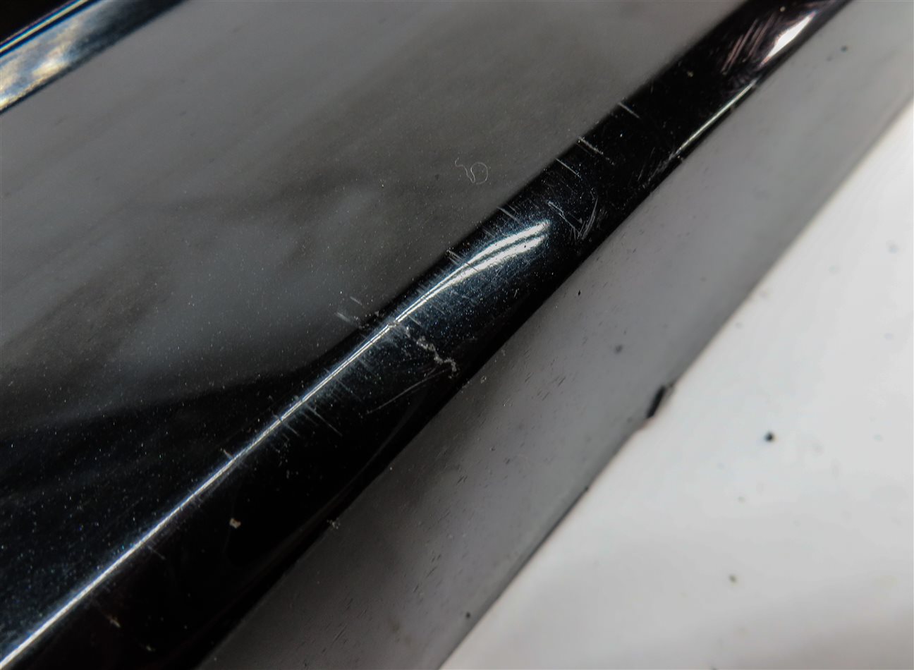 Thumbnail 7: 16-18 AUDI Q3 8U REAR LEFT LOWER DOOR TRIM MOULDING (Black)