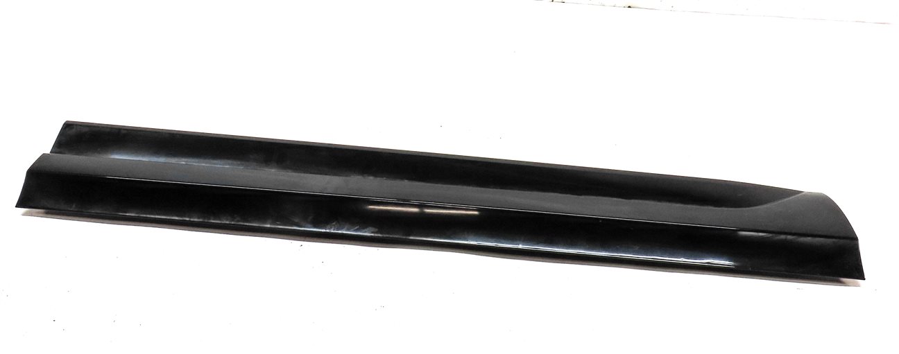 16-18 AUDI Q3 8U FRONT LEFT DRIVER LOWER DOOR TRIM MOULDING (Black)