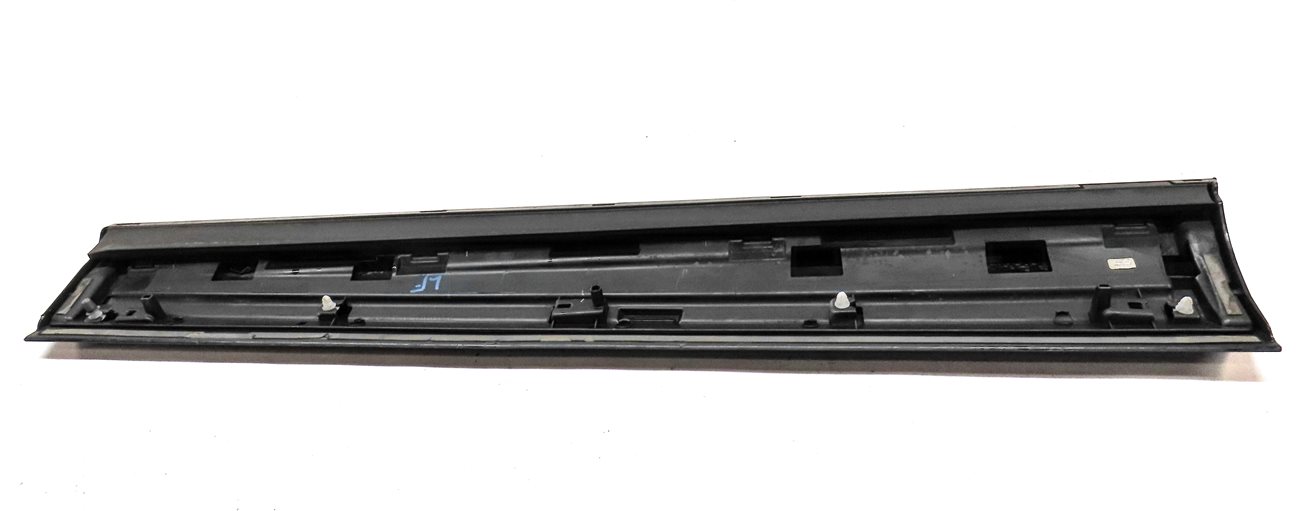 Thumbnail 5: 16-18 AUDI Q3 8U FRONT LEFT DRIVER LOWER DOOR TRIM MOULDING (Black)