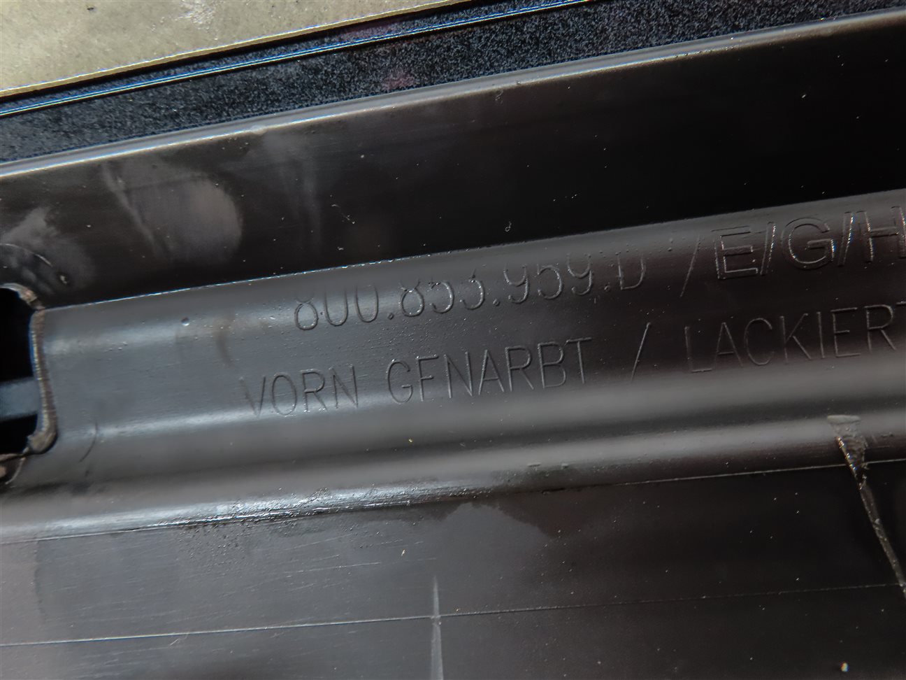 Thumbnail 6: 16-18 AUDI Q3 8U FRONT LEFT DRIVER LOWER DOOR TRIM MOULDING (Black)