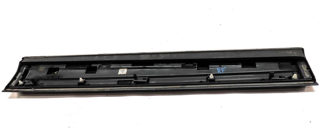 Thumbnail 5: 16-18 AUDI Q3 8U FRONT RIGHT PASSENGER LOWER DOOR TRIM MOULDING (Black)