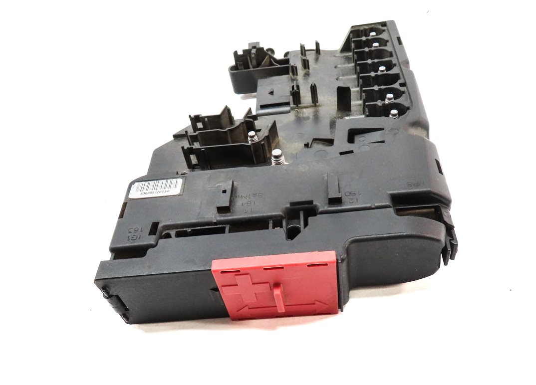 Thumbnail 2: 13 MERCEDES C250 W204 1.8T POSITIVE BATTERY JUMP POST TERMINAL FUSE PLATE