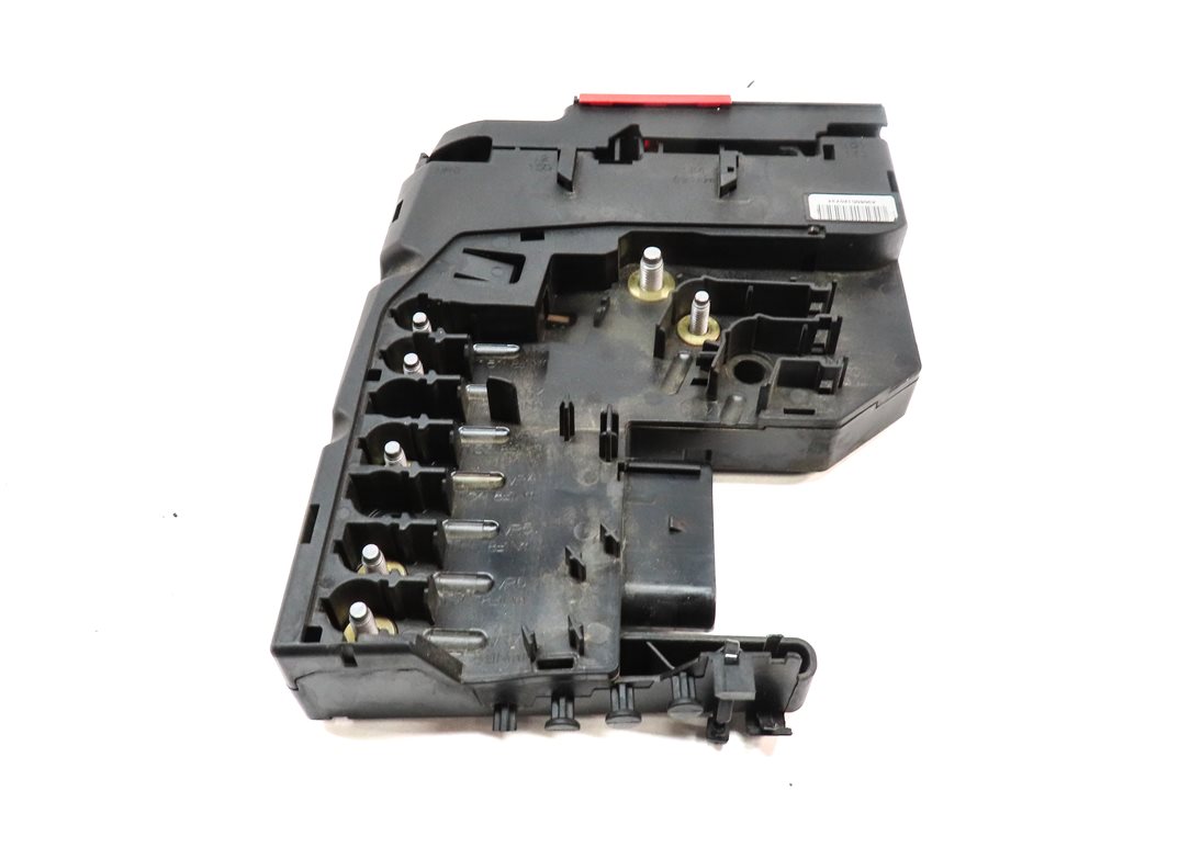 Thumbnail 5: 13 MERCEDES C250 W204 1.8T POSITIVE BATTERY JUMP POST TERMINAL FUSE PLATE