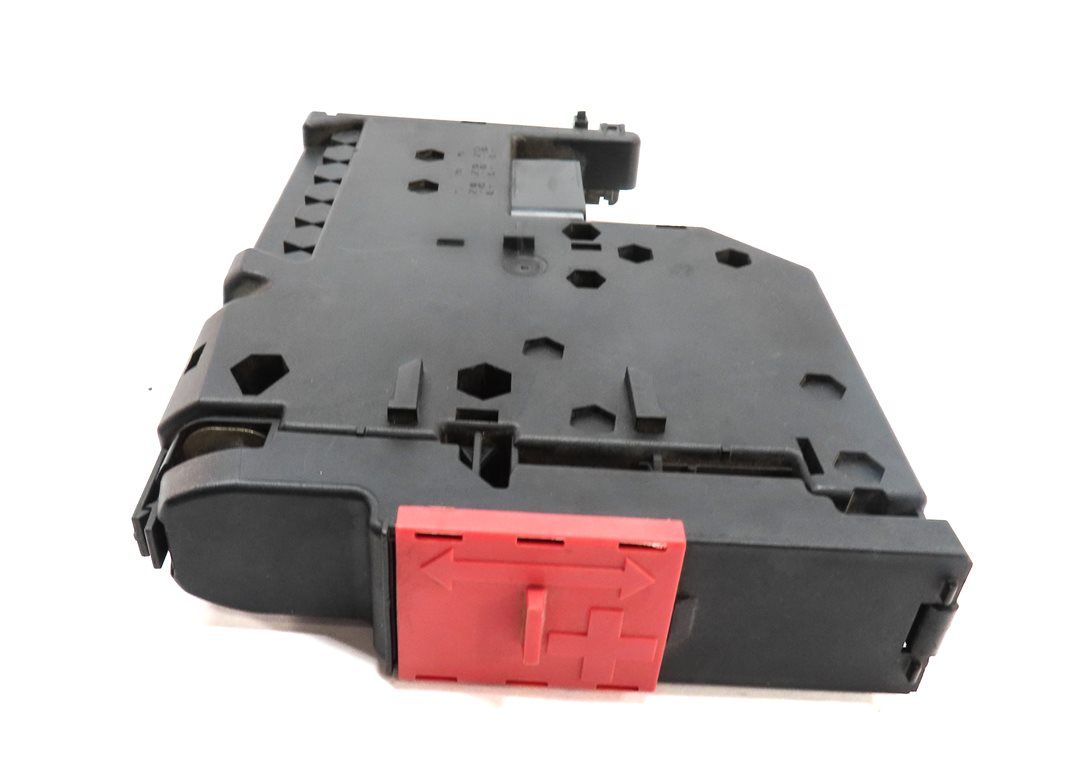 Thumbnail 7: 13 MERCEDES C250 W204 1.8T POSITIVE BATTERY JUMP POST TERMINAL FUSE PLATE