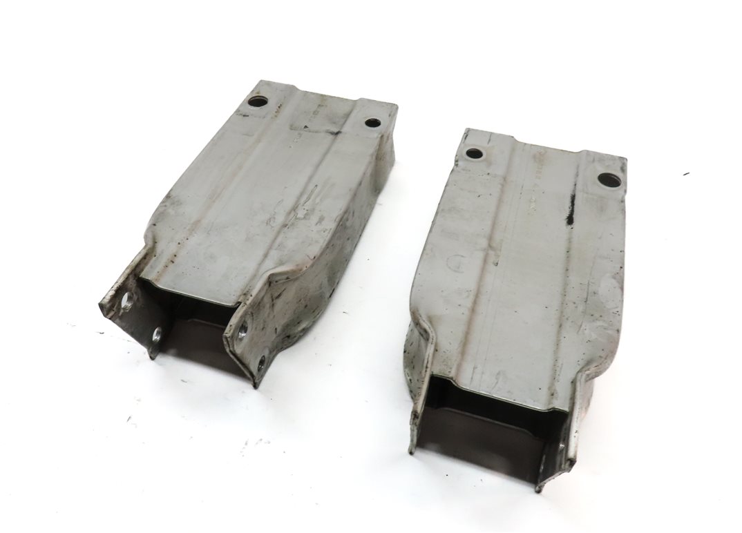 12-15 MERCEDES C CLASS (W204) FRONT BUMPER LEFT & RIGHT REINFORCEMENT BAR MOUNT