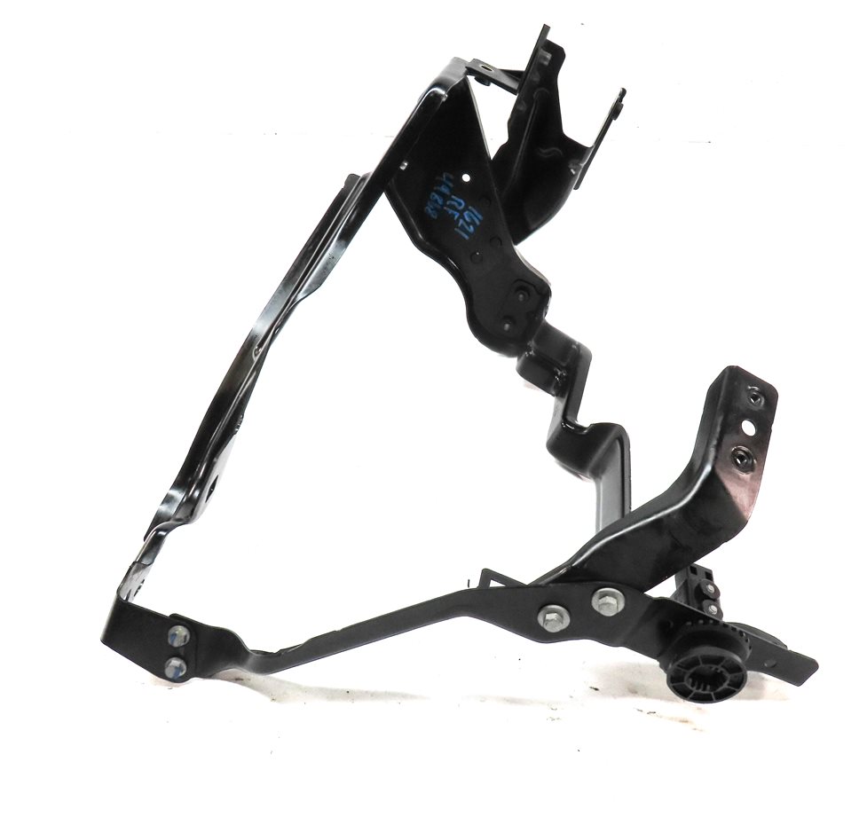 Thumbnail 2: 2013 MERCEDES C250 (W204) FRONT RIGHT PASSENGER HEADLIGHT LAMP MOUNT BRACKET