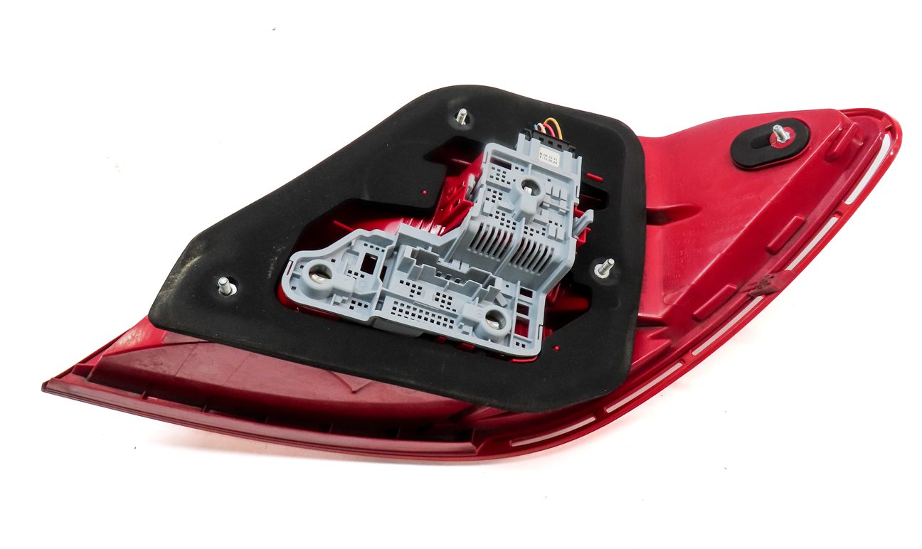 Thumbnail 5: 2012-2015 MERCEDES BENZ C250 C300 C350 (W204) LEFT DRIVER TAILLIGHT BRAKE LIGHT