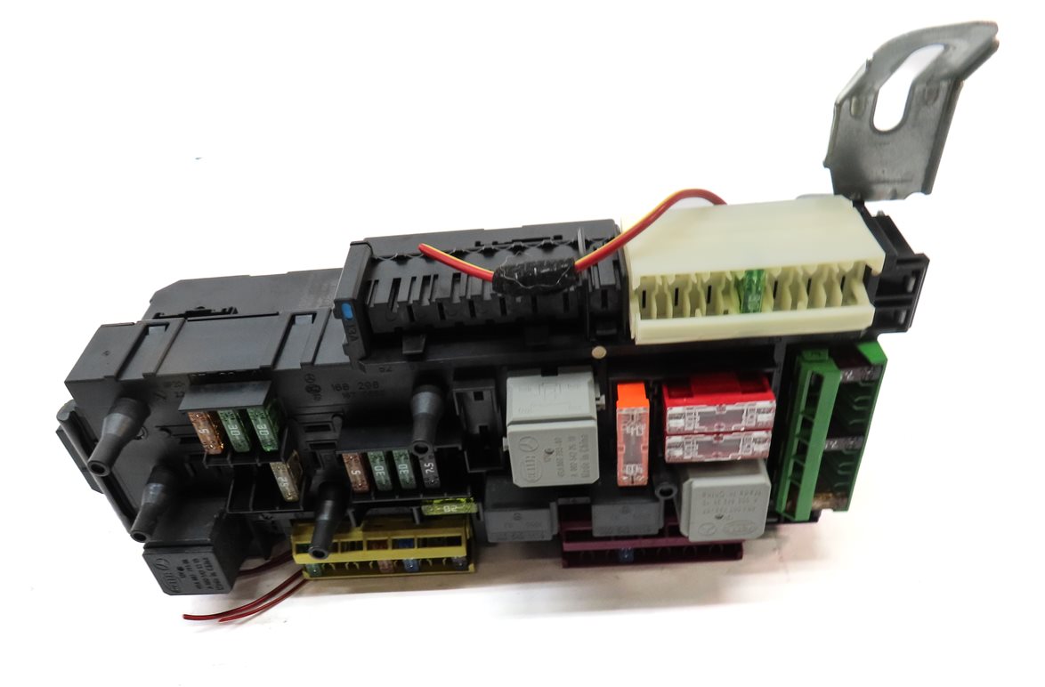 Thumbnail 2: 11-15 MERCEDES C250 C300 C350 (W204) REAR SIGNAL ACQUISITION CONTROL MODULE SAM