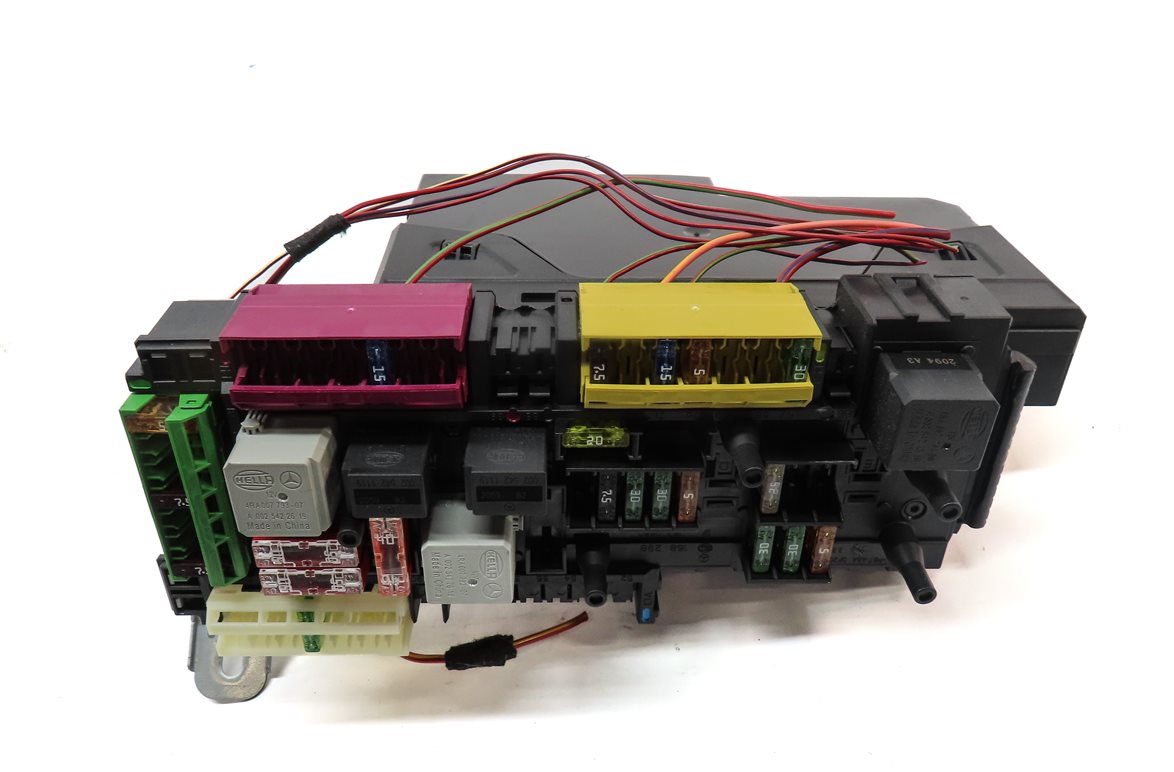 Thumbnail 5: 11-15 MERCEDES C250 C300 C350 (W204) REAR SIGNAL ACQUISITION CONTROL MODULE SAM