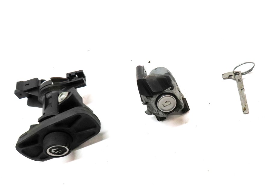 Thumbnail 3: 13 MERCEDES C250 W204 FRONT DRIVER DOOR REAR TRUNK LID LOCK CYLINDER KEY SET/3