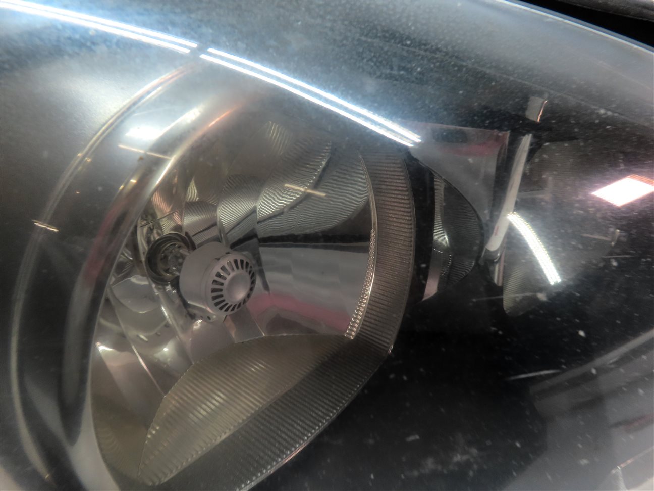Thumbnail 10: 2012-2015 MERCEDES BENZ C250 C300 C350 (W204) RIGHT PASSENGER HALOGEN HEADLIGHT
