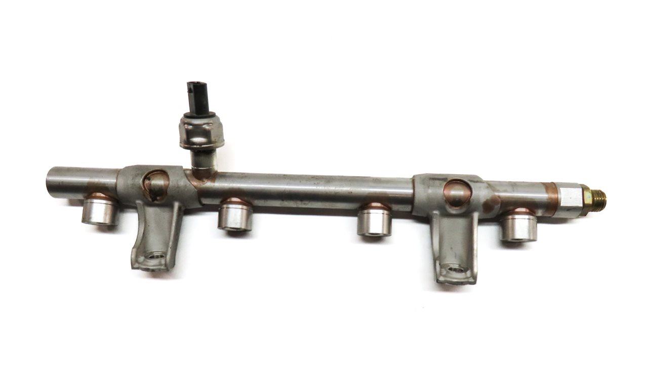 Thumbnail 1: 18 AUDI A3 8V 2.0L TURBO (CZRA) ENGINE FUEL GAS RAIL w/ PRESSURE SENSOR SOLENOID