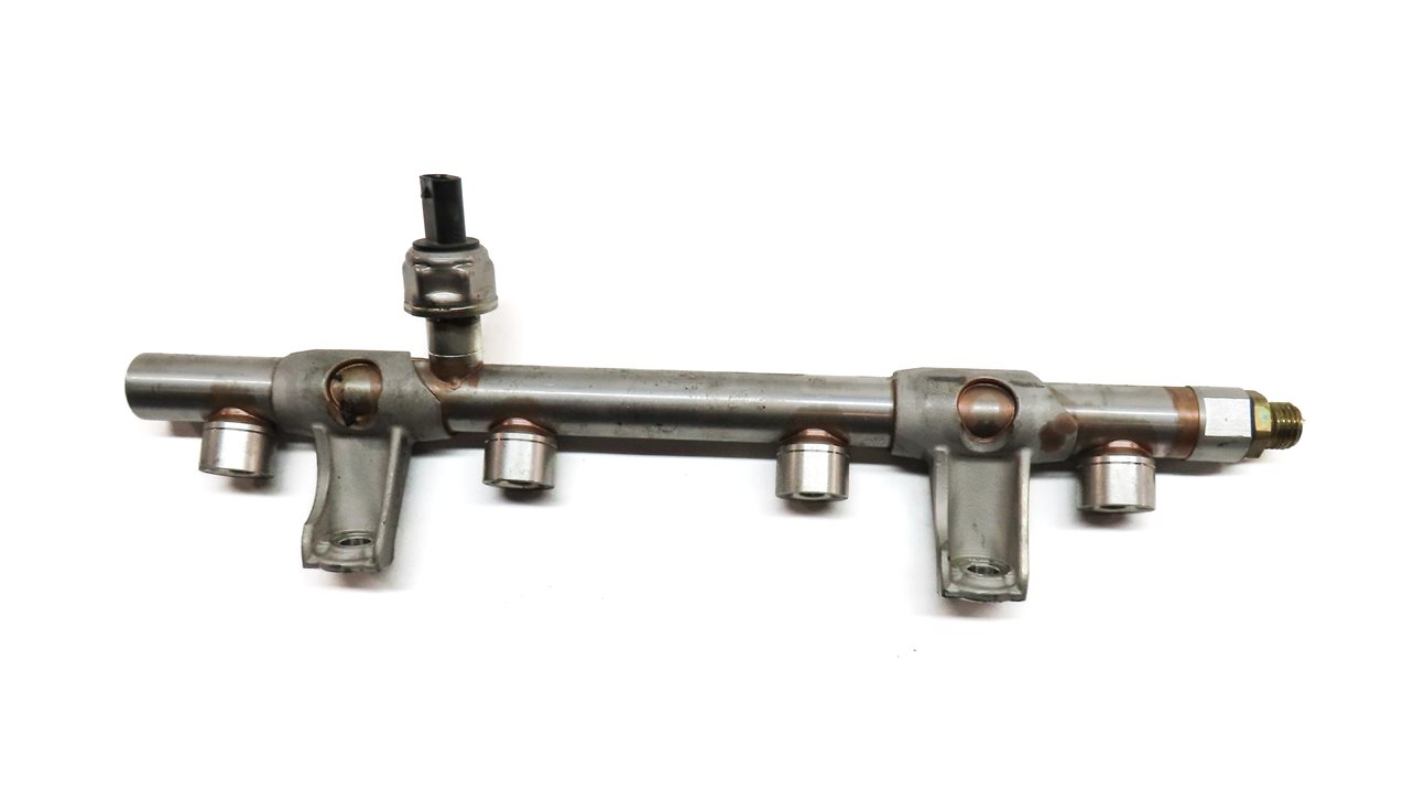 Thumbnail 2: 18 AUDI A3 8V 2.0L TURBO (CZRA) ENGINE FUEL GAS RAIL w/ PRESSURE SENSOR SOLENOID