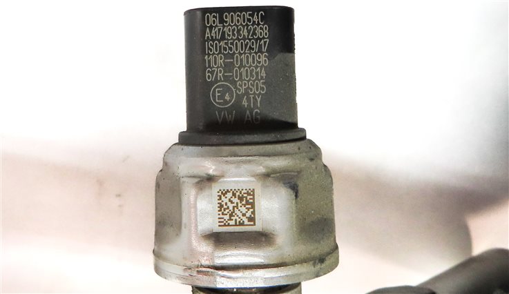Thumbnail 7: 18 AUDI A3 8V 2.0L TURBO (CZRA) ENGINE FUEL GAS RAIL w/ PRESSURE SENSOR SOLENOID