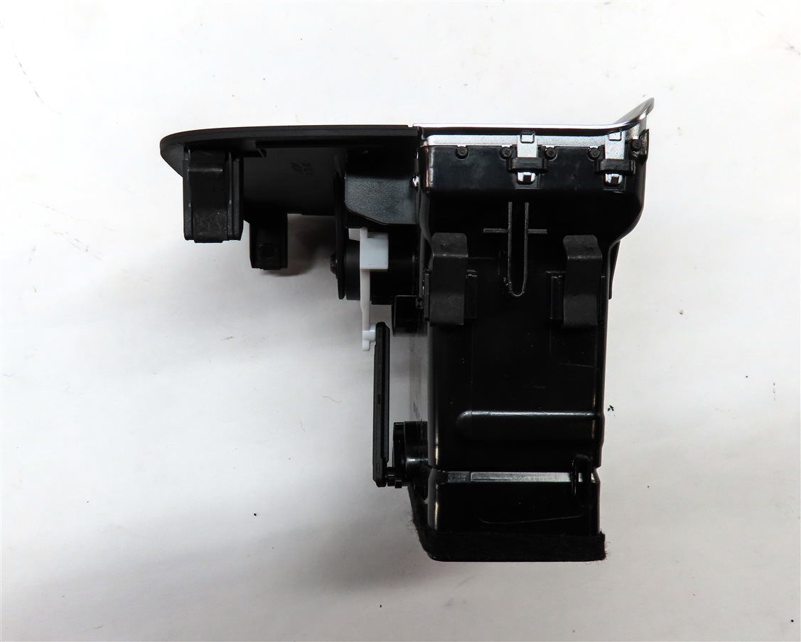 Thumbnail 4: 2018 AUDI A3 (8V) REAR CENTER CONSOLE HEAT AIR AC HVAC DUAL VENT (BLACK)