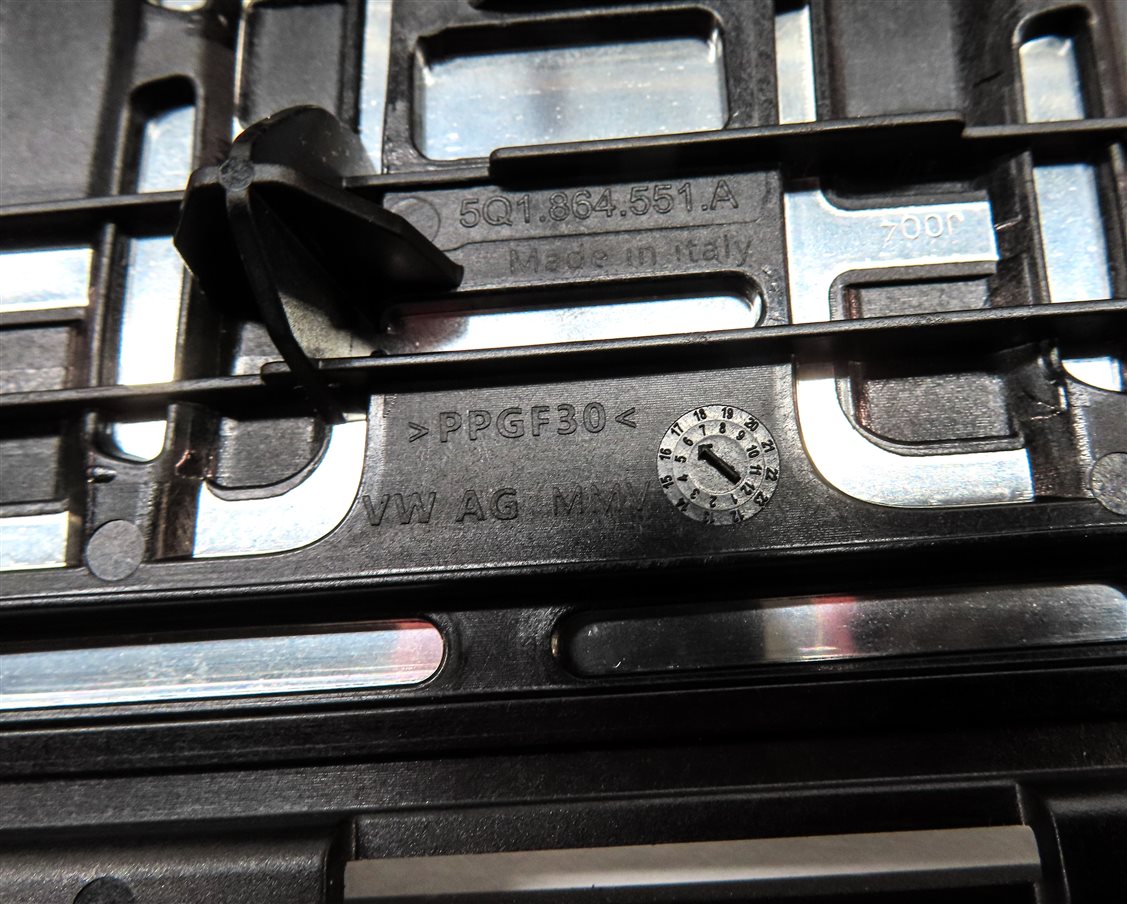 Thumbnail 8: 2018 AUDI A3 (8V) DRIVER GAS ACCELERATOR BRAKE EMERGENCY BRAKE PEDAL TRIM COVER
