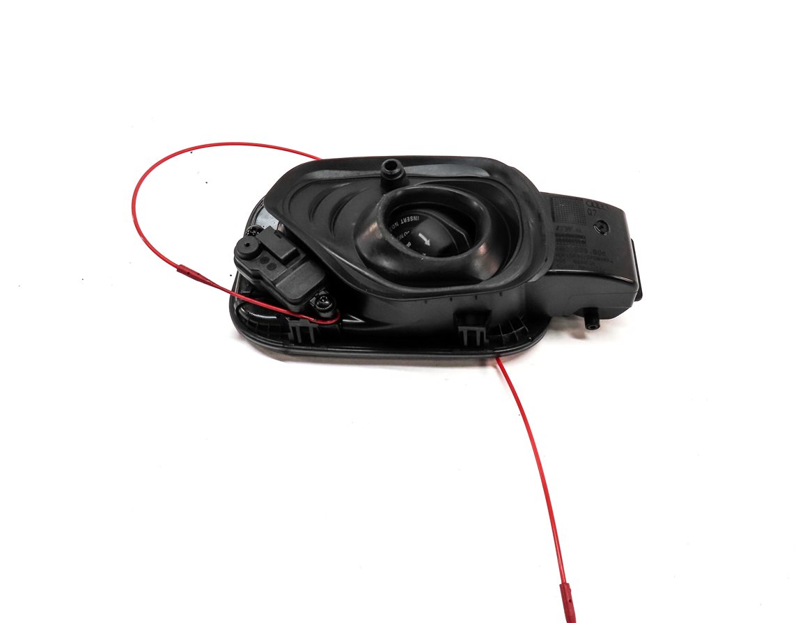 Thumbnail 5: 2017-2022 AUDI Q7 (4M) FUEL TANK DOOR TRIM w/ HOUSING & GAS CAP (BLACK)