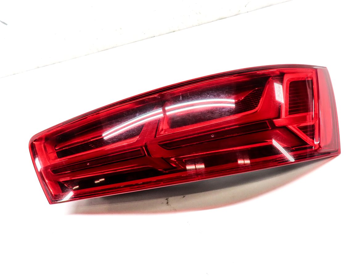 Thumbnail 4: 2017-2019 AUDI Q7 (4M) REAR RIGHT LOWER DOOR TRIM MOULDING w/CHROME (BLACK)