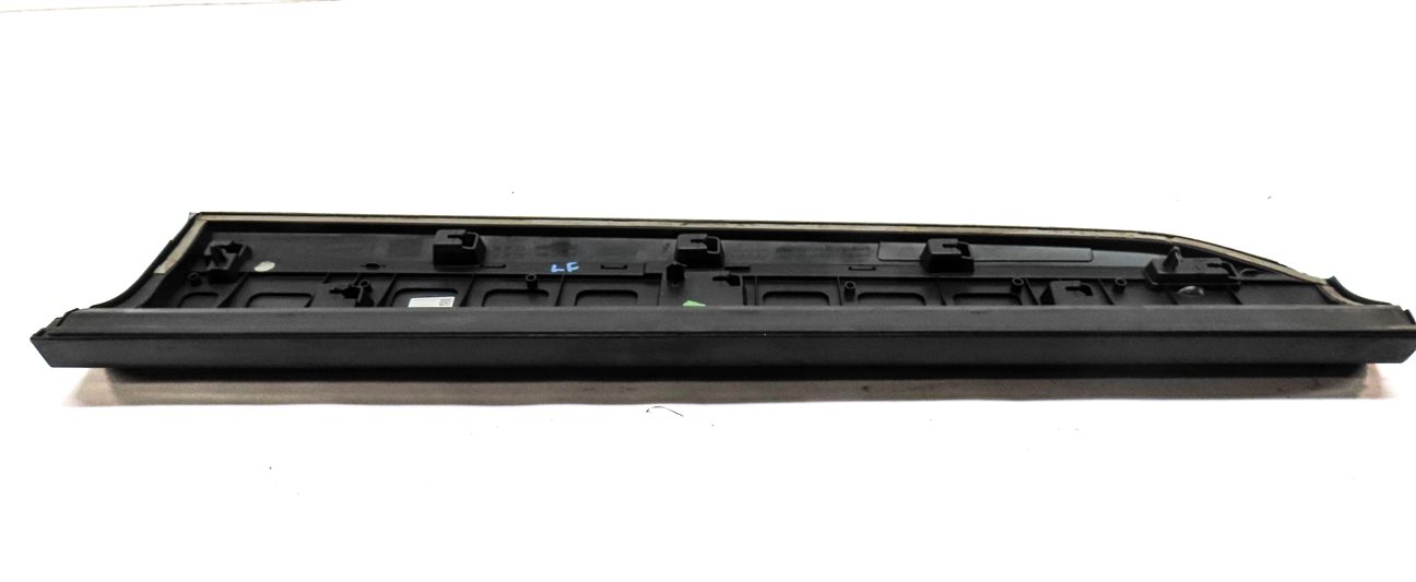 Thumbnail 5: 17-19 AUDI Q7 (4M) FRONT LEFT DRIVER LOWER DOOR MOULDING TRIM (BLACK)