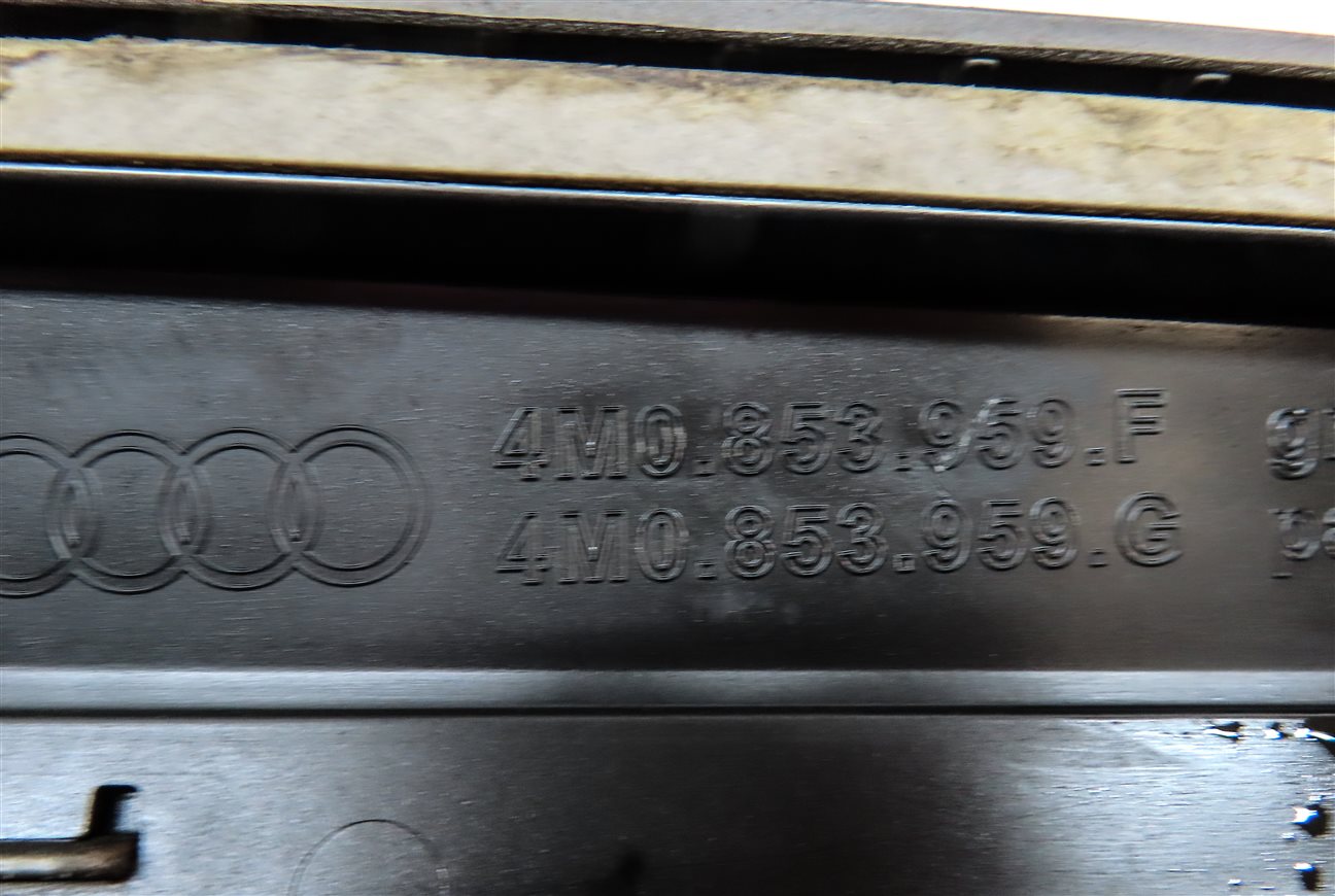 Thumbnail 6: 17-19 AUDI Q7 (4M) FRONT LEFT DRIVER LOWER DOOR MOULDING TRIM (BLACK)