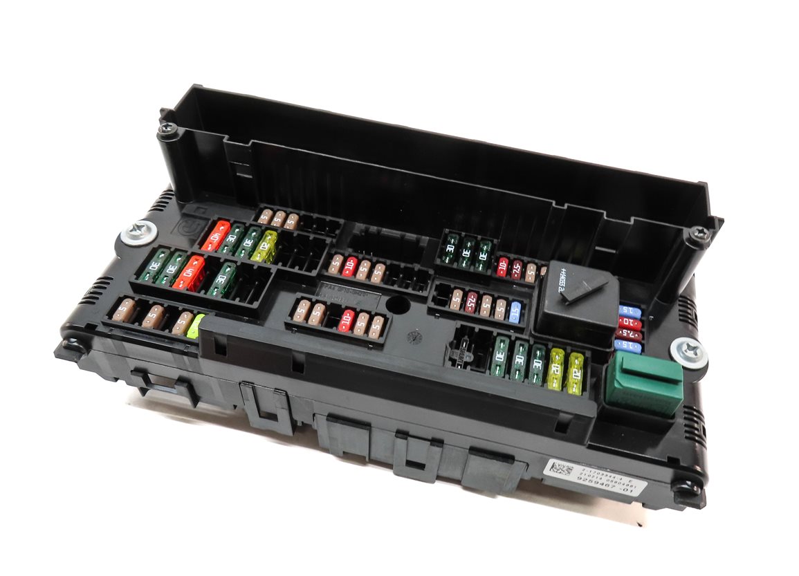 2014 BMW X3 (F25) 3.0L TURBO (N55) FRONT POWER DISTRIBUTION FUSE BOX PANEL