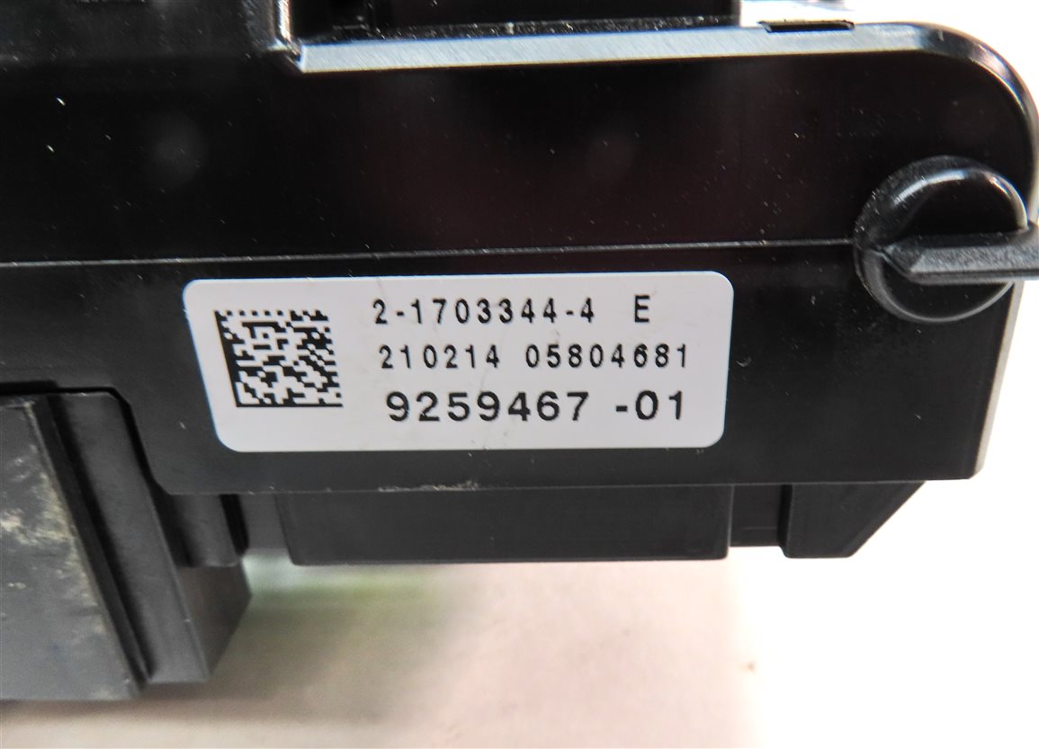 Thumbnail 4: 2014 BMW X3 (F25) 3.0L TURBO (N55) FRONT POWER DISTRIBUTION FUSE BOX PANEL