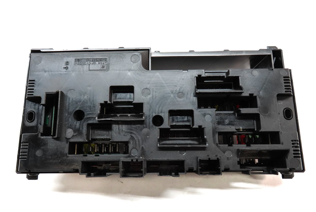 Thumbnail 5: 2014 BMW X3 (F25) 3.0L TURBO (N55) FRONT POWER DISTRIBUTION FUSE BOX PANEL