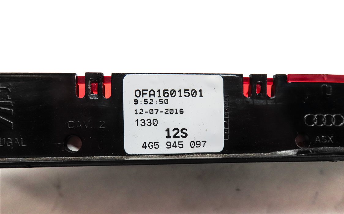 Thumbnail 6: 2017 AUDI A6 (C7 4G) REAR TRUNK LID THIRD 3RD BRAKE STOP INDICATOR LIGHT LAMP