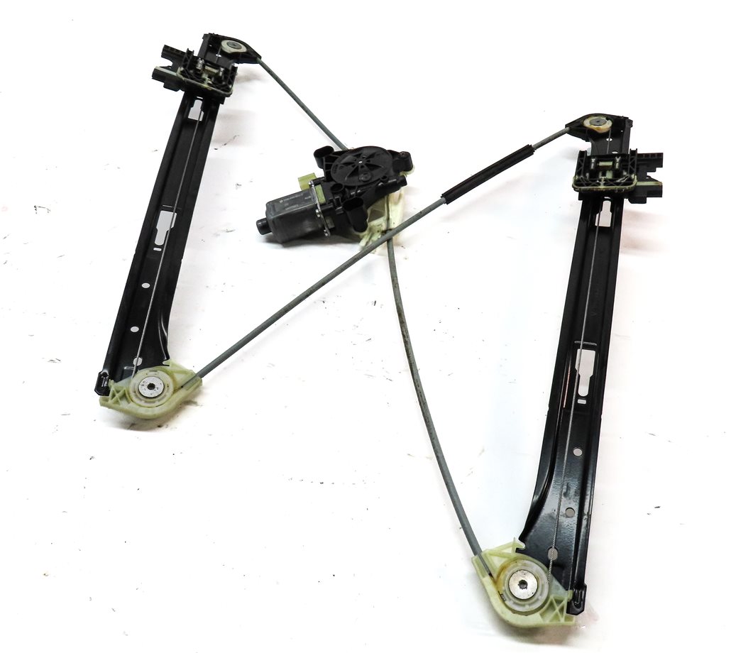 15-19 PORSCHE MACAN (95B) FRONT RIGHT PASSENGER DOOR WINDOW REGULATOR w/ MOTOR