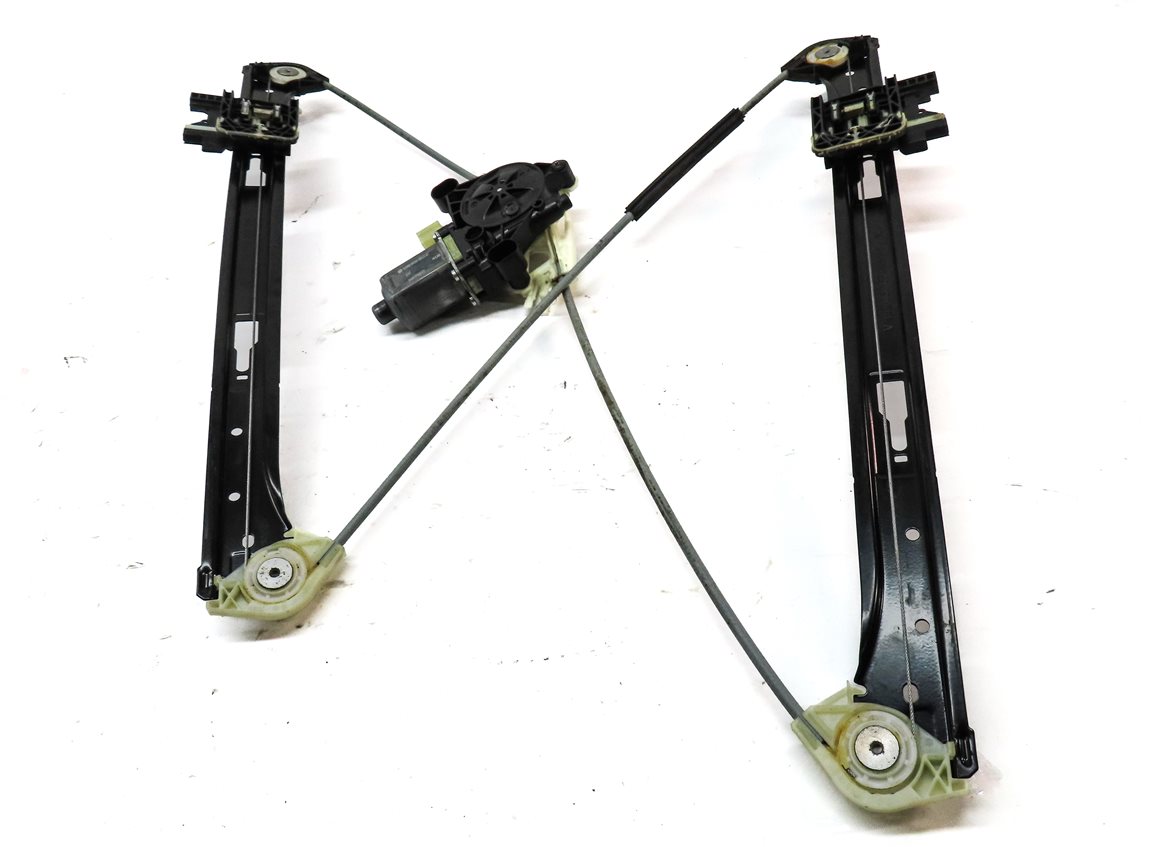 Thumbnail 2: 15-19 PORSCHE MACAN (95B) FRONT RIGHT PASSENGER DOOR WINDOW REGULATOR w/ MOTOR