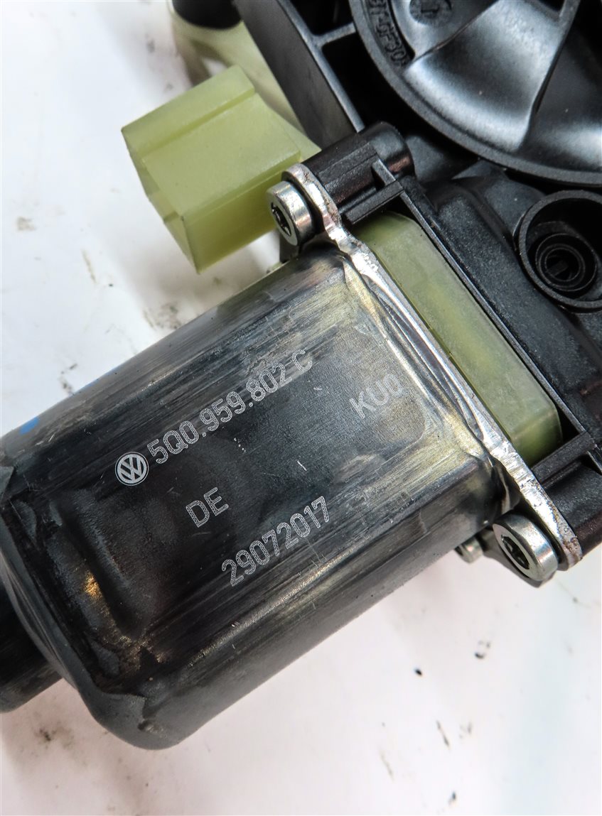 Thumbnail 5: 15-19 PORSCHE MACAN (95B) FRONT RIGHT PASSENGER DOOR WINDOW REGULATOR w/ MOTOR