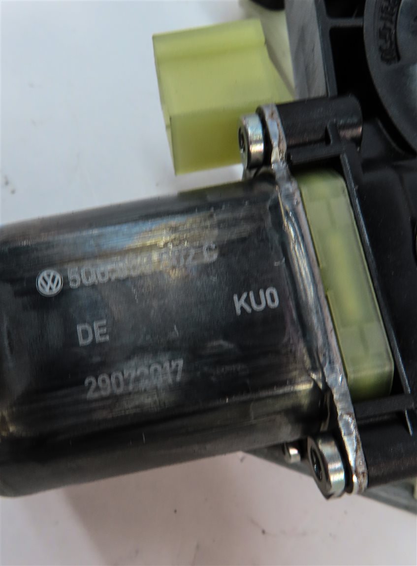 Thumbnail 8: 15-19 PORSCHE MACAN (95B) FRONT RIGHT PASSENGER DOOR WINDOW REGULATOR w/ MOTOR