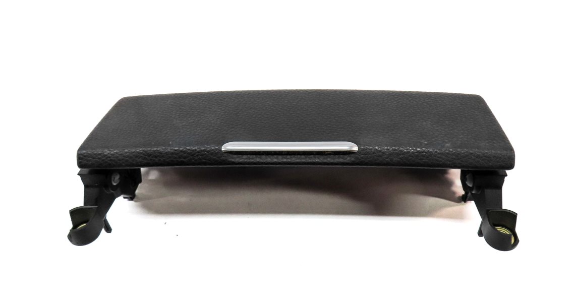Thumbnail 2: 2018 PORSCHE MACAN (95B) FRONT CENTER DASH STORAGE BIN DOOR LID (BLACK)