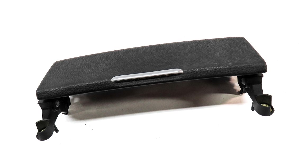 Thumbnail 3: 2018 PORSCHE MACAN (95B) FRONT CENTER DASH STORAGE BIN DOOR LID (BLACK)