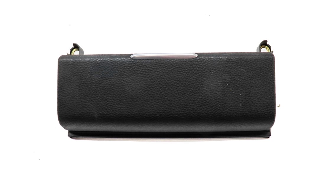 Thumbnail 4: 2018 PORSCHE MACAN (95B) FRONT CENTER DASH STORAGE BIN DOOR LID (BLACK)