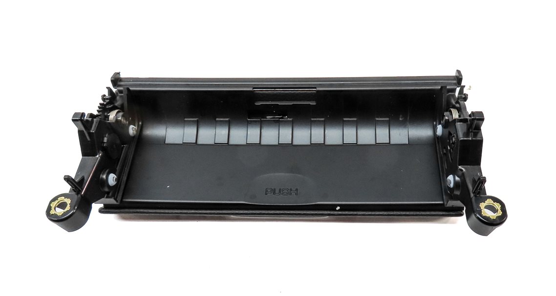 Thumbnail 5: 2018 PORSCHE MACAN (95B) FRONT CENTER DASH STORAGE BIN DOOR LID (BLACK)