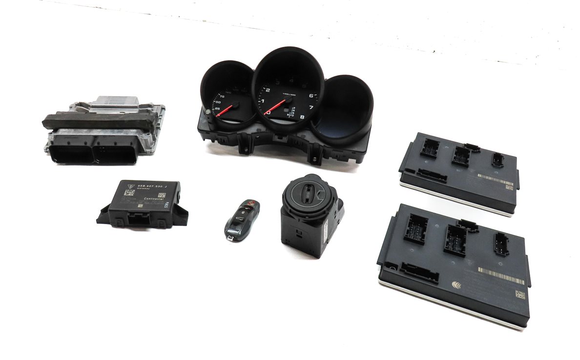 15-19 PORSCHE MACAN (95B) ENGINE BODY ECM SPEEDOMETER IMMOBILIZER MODULE KEY SET