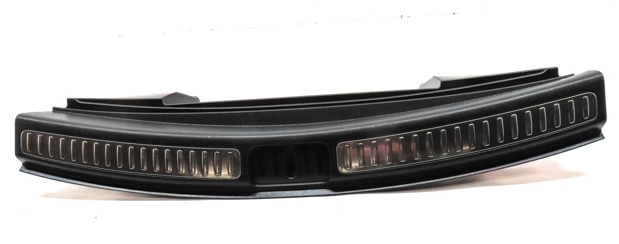 Thumbnail 2: 2018 PORSCHE MACAN (95B) REAR HATCH TRUNK SILL SCUFF PLATE COVER TRIM (BLACK)
