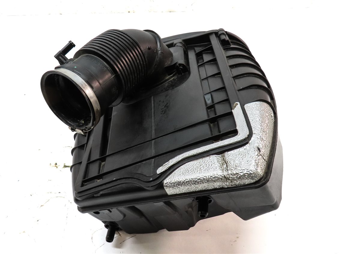 Thumbnail 2: 2017-2018 PORSCHE MACAN (95B) 2.0L TURBO (MCY.NB) ENGINE AIR FILTER HOUSING BOX