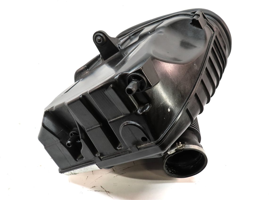 Thumbnail 6: 2017-2018 PORSCHE MACAN (95B) 2.0L TURBO (MCY.NB) ENGINE AIR FILTER HOUSING BOX
