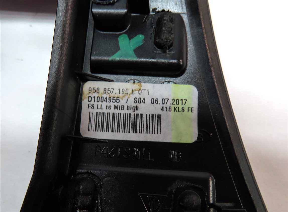 Thumbnail 23: 2018 PORSCHE MACAN (95B) FRONT REAR DOOR DASH CONSOLE TRIM SET (Piano Black)