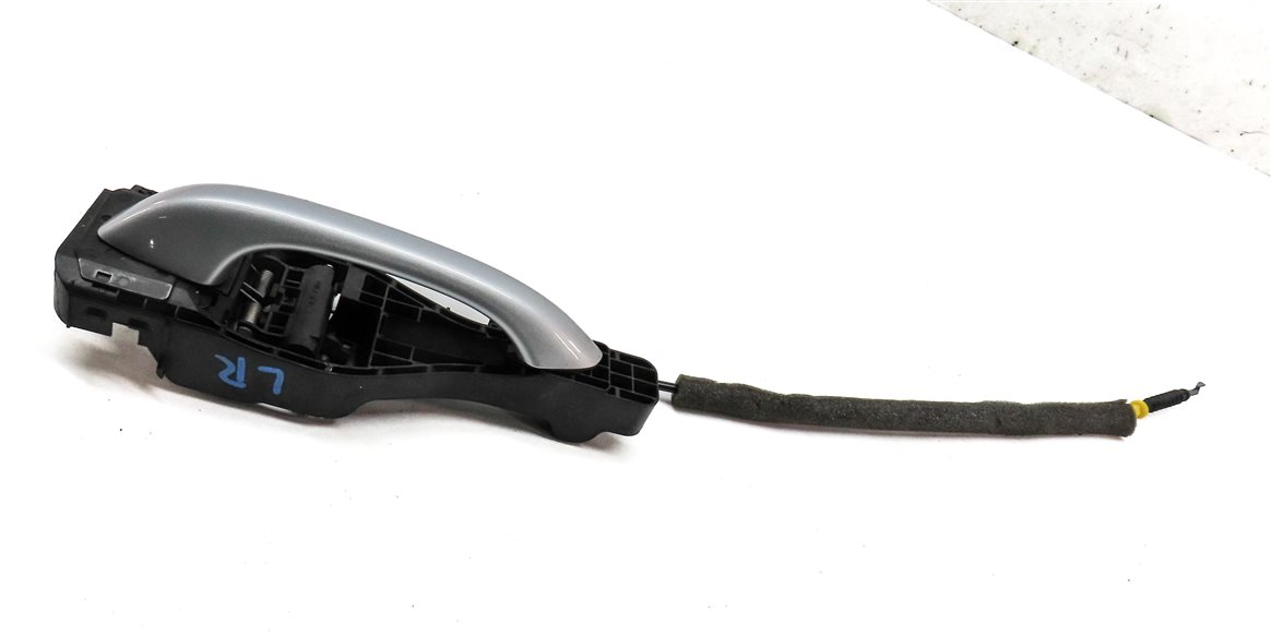 Thumbnail 3: 2015-2019 PORSCHE MACAN (95B) REAR LEFT EXTERIOR DOOR HANDLE (Silver)