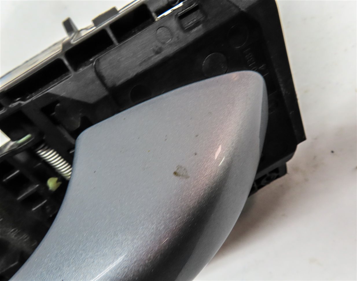 Thumbnail 6: 2015-2019 PORSCHE MACAN (95B) REAR LEFT EXTERIOR DOOR HANDLE (Silver)
