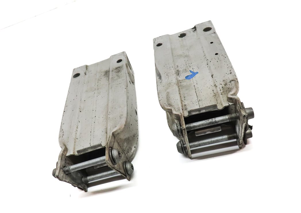 Thumbnail 3: 10-18 MERCEDES E300 E350 E400 E550 CLS550 FRONT LEFT/RIGHT BUMPER BRACKET SET/2