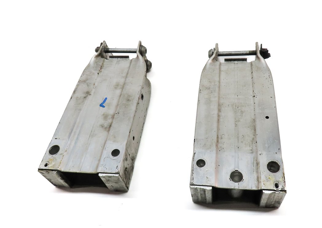 Thumbnail 4: 10-18 MERCEDES E300 E350 E400 E550 CLS550 FRONT LEFT/RIGHT BUMPER BRACKET SET/2