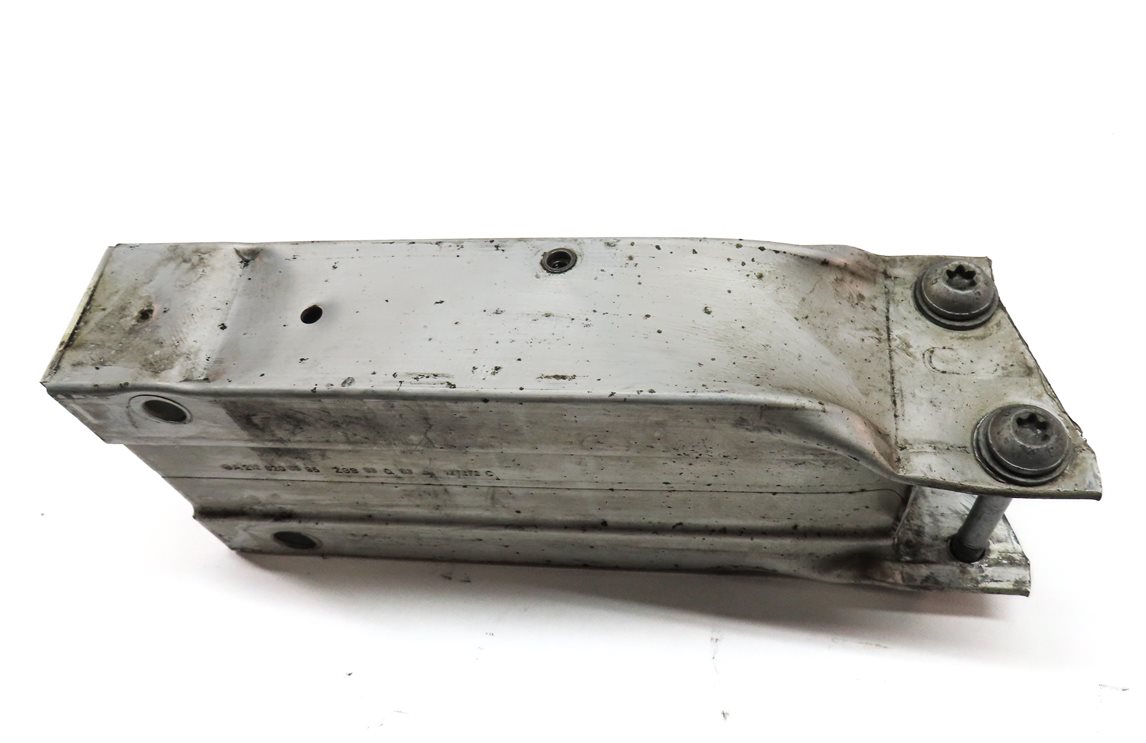 Thumbnail 6: 10-18 MERCEDES E300 E350 E400 E550 CLS550 FRONT LEFT/RIGHT BUMPER BRACKET SET/2