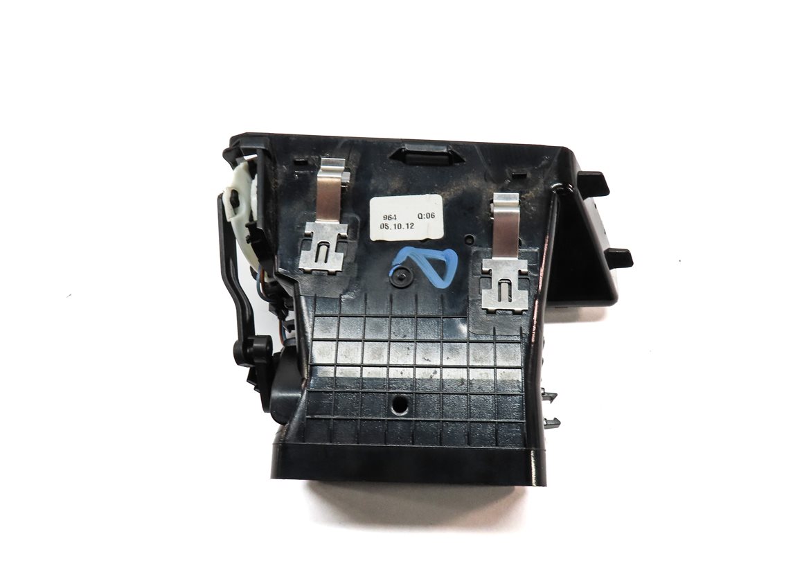 Thumbnail 4: 2013 MERCEDES E350 (W212) FRONT RIGHT PASSENGER DASH HEAT AIR AC VENT (BLACK)