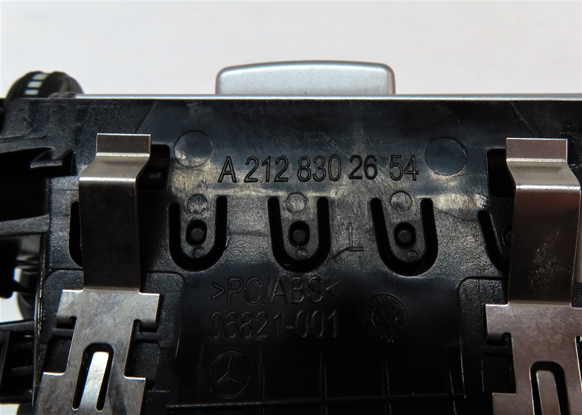 Thumbnail 6: 2013 MERCEDES E350 (W212) FRONT LEFT DRIVER DASH HEAT AIR AC VENT (BLACK)