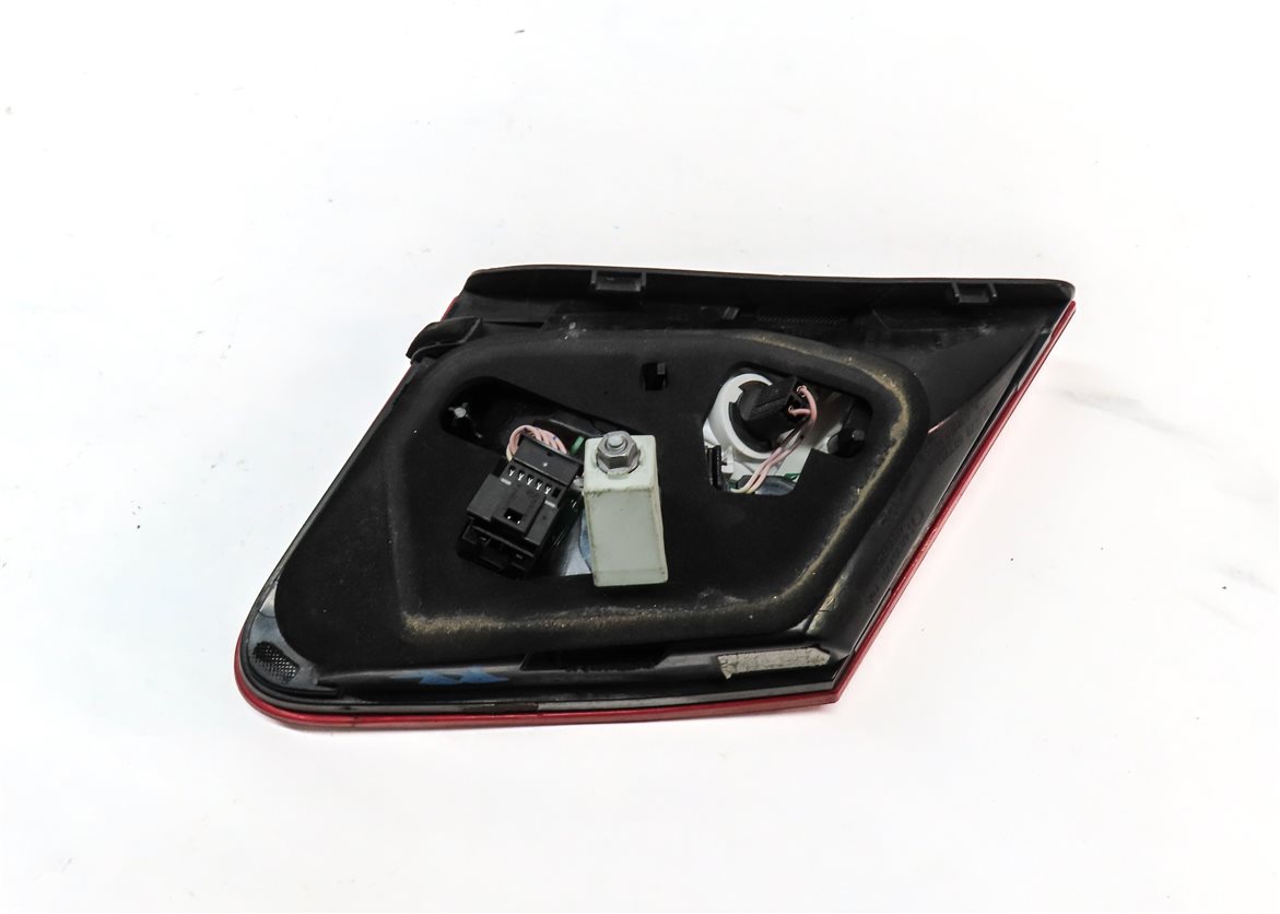 Thumbnail 5: 2010-2013 MERCEDES E300 E350 E400 E550 (W212) RIGHT INNER TAILLIGHT LIGHT LAMP