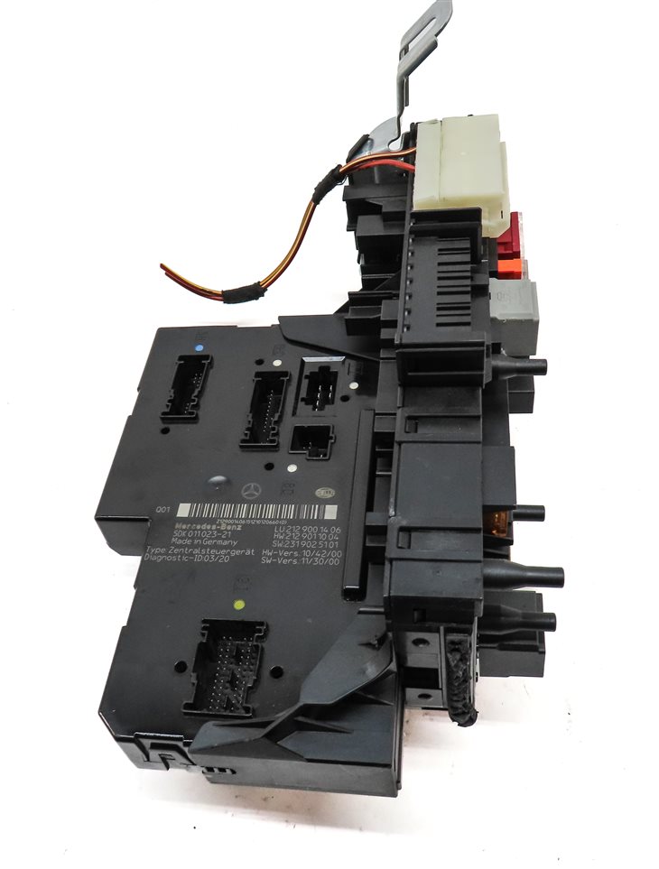 Thumbnail 4: 2013 MERCEDES E350 (W212) REAR SIGNAL ACQUISITION SAM CONTROL MODULE FUSE BOX